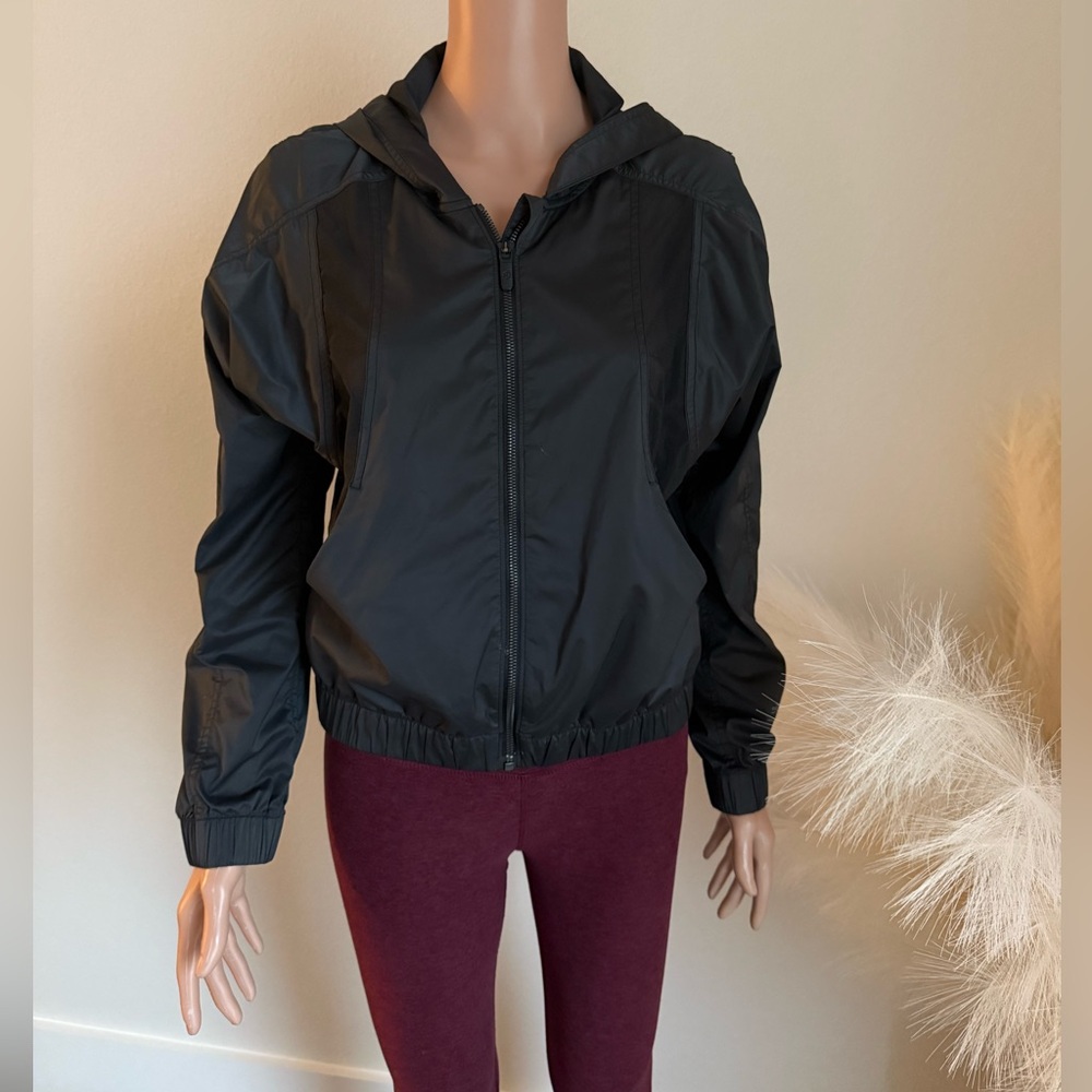 Lululemon womens black full zip windbreaker